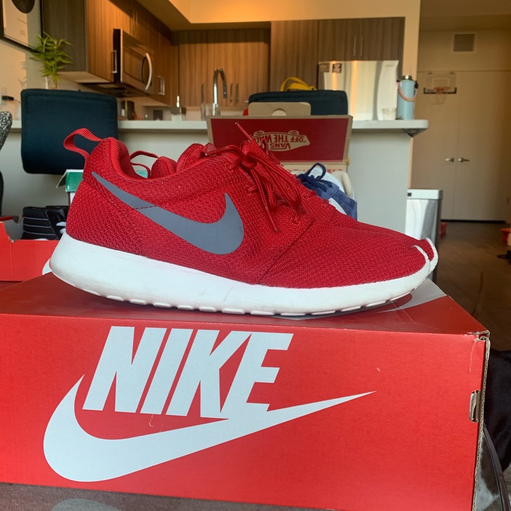 Nike Roshe Red Cool Grey
